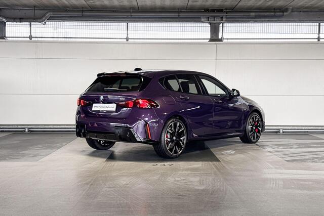 BMW 1-SERIE 120 M Sport Design Edition | M Sportpakket Pro | Dak uitgevoerd in zwart