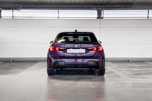 BMW 1-SERIE 120 M Sport Design Edition | M Sportpakket Pro | Dak uitgevoerd in zwart