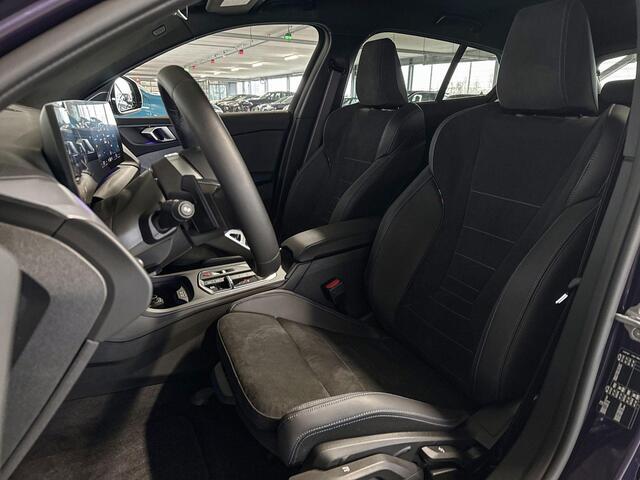 BMW 1-SERIE 120 M Sport Design Edition | M Sportpakket Pro | Dak uitgevoerd in zwart