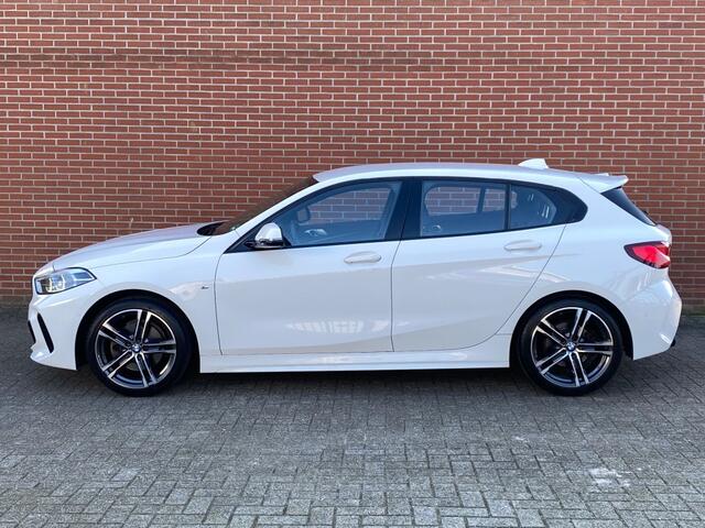 BMW 1-SERIE 118I EXECUTIVE ED. M-SPORTPAKKET NAV CRUISE CARPLAY CAMERA AMBIA