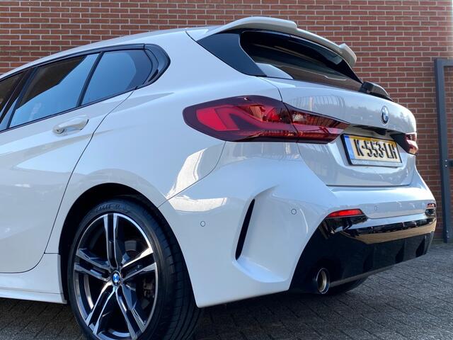 BMW 1-SERIE 118I EXECUTIVE ED. M-SPORTPAKKET NAV CRUISE CARPLAY CAMERA AMBIA