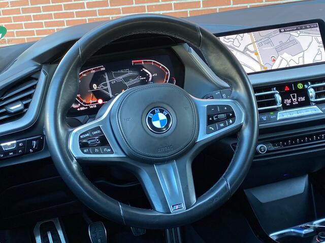 BMW 1-SERIE 118I EXECUTIVE ED. M-SPORTPAKKET NAV CRUISE CARPLAY CAMERA AMBIA