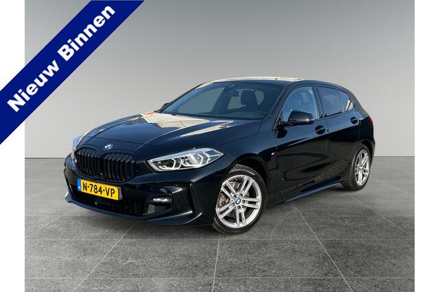 BMW 1-SERIE 118d Business M-Sport | incl. 12 maanden garantie | Virtual cockpit | Zwarte hemel | Cruise control | Stoelverwarming | 17 " lichtmetalen velgen | Parkeersensoren voor + achter | Ambiance verlichting | DAB+ radio | Navigatie full map | LED verlichting |
