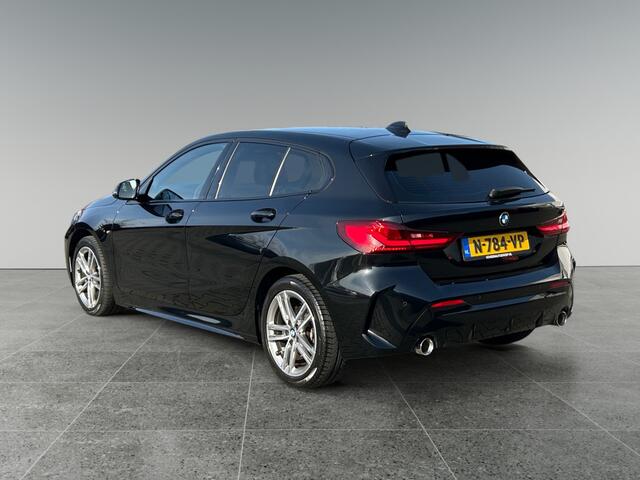 BMW 1-SERIE 118d Business M-Sport | incl. 12 maanden garantie | Virtual cockpit | Zwarte hemel | Cruise control | Stoelverwarming | 17 " lichtmetalen velgen | Parkeersensoren voor + achter | Ambiance verlichting | DAB+ radio | Navigatie full map | LED verlichting |