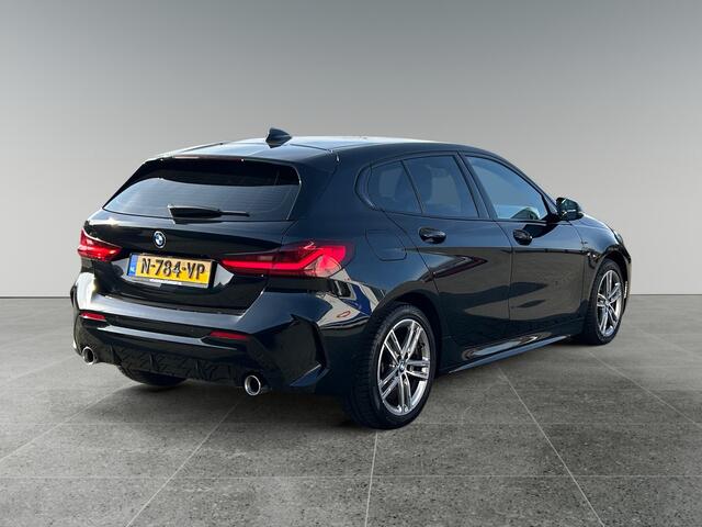 BMW 1-SERIE 118d Business M-Sport | incl. 12 maanden garantie | Virtual cockpit | Zwarte hemel | Cruise control | Stoelverwarming | 17 " lichtmetalen velgen | Parkeersensoren voor + achter | Ambiance verlichting | DAB+ radio | Navigatie full map | LED verlichting |