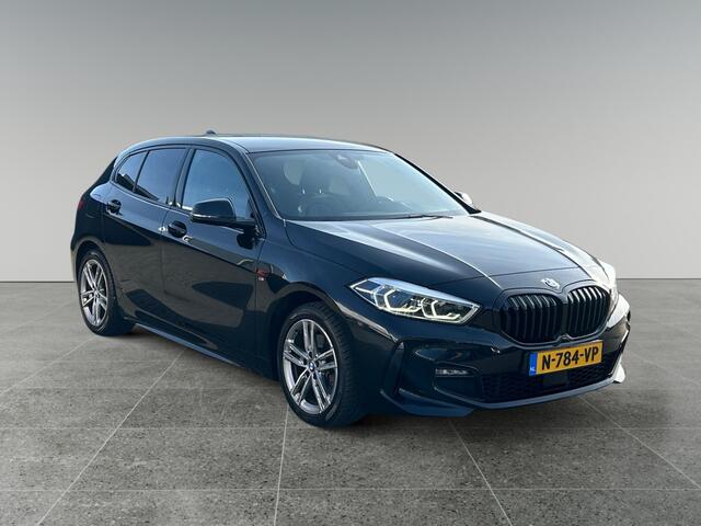 BMW 1-SERIE 118d Business M-Sport | incl. 12 maanden garantie | Virtual cockpit | Zwarte hemel | Cruise control | Stoelverwarming | 17 " lichtmetalen velgen | Parkeersensoren voor + achter | Ambiance verlichting | DAB+ radio | Navigatie full map | LED verlichting |