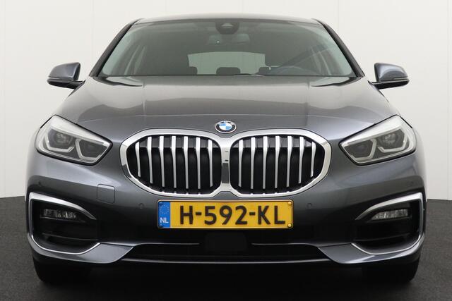 BMW 1-SERIE 118i Aut. High Exe. Trekhaak Head-up Display Camera M-SportLeder