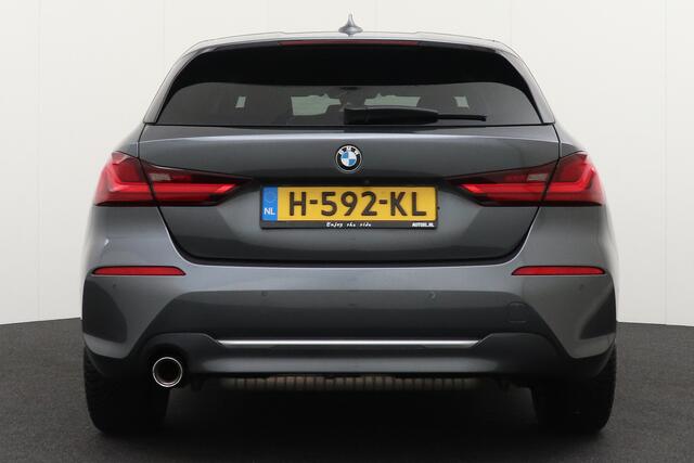 BMW 1-SERIE 118i Aut. High Exe. Trekhaak Head-up Display Camera M-SportLeder