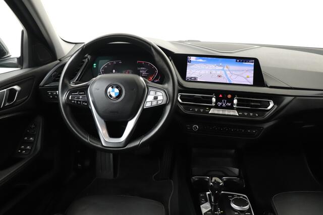 BMW 1-SERIE 118i Aut. High Exe. Trekhaak Head-up Display Camera M-SportLeder