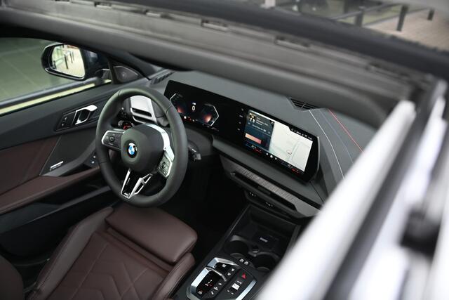 BMW 1-SERIE 120 M Sport Automaat / Panoramadak / Adaptieve LED / M Adaptief onderstel / Comfort Access / Parking Assistant / Stuurverwarming