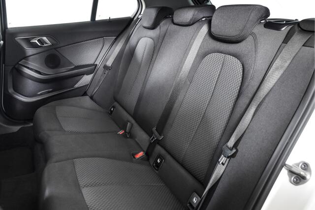 BMW 1-SERIE 118i 140 PK Corporate High Executive | Cruise | PDC | NAV+ Apple Car Play | EEC | LM 19" |