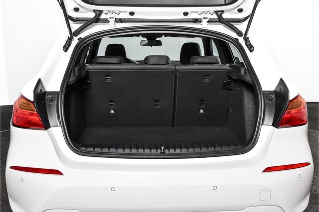 BMW 1-SERIE 118i 140 PK Corporate High Executive | Cruise | PDC | NAV+ Apple Car Play | EEC | LM 19" |