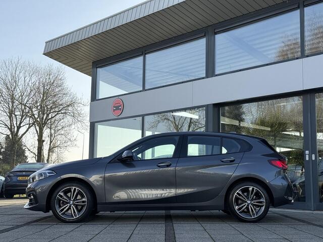 BMW 1-SERIE 116d Executive Edition | Live Cockpit | Sfeerverlichting | Apple Carplay |