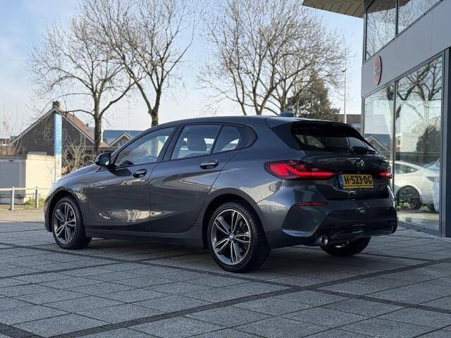 BMW 1-SERIE 116d Executive Edition | Live Cockpit | Sfeerverlichting | Apple Carplay |