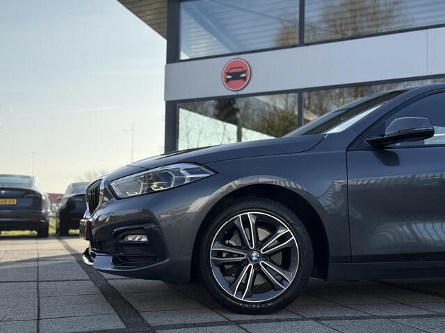 BMW 1-SERIE 116d Executive Edition | Live Cockpit | Sfeerverlichting | Apple Carplay |