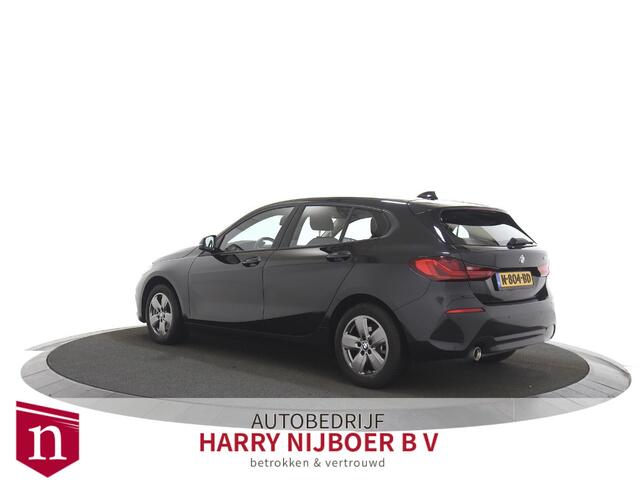 BMW 1-SERIE 118i Business Edition Navigatiesysteem / Parkeersensor voor + achter / Keyless start