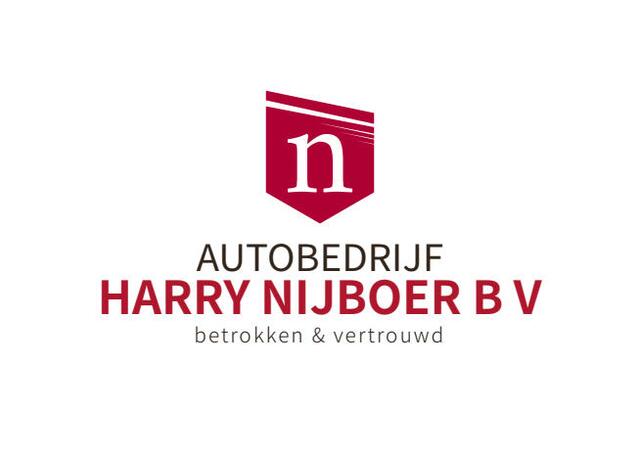 BMW 1-SERIE 118i Business Edition Navigatiesysteem / Parkeersensor voor + achter / Keyless start