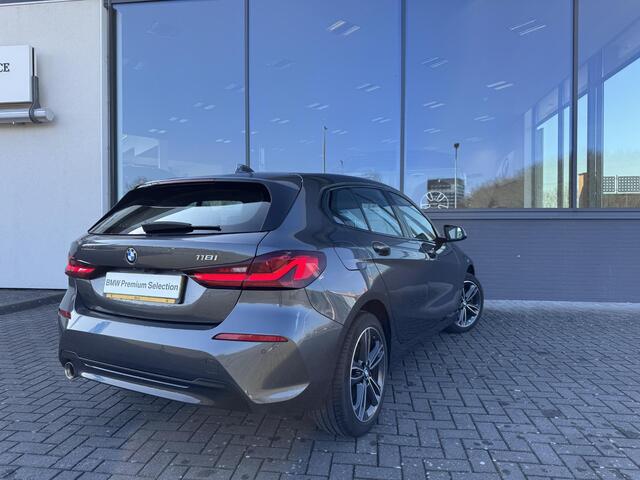 BMW 1-SERIE 118i Executive Edition | Sportline | 17inch lm velgen | Navigatie Professional | Led lampen