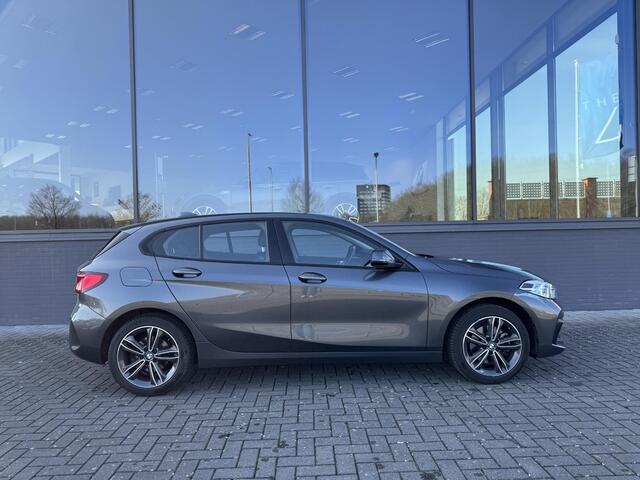 BMW 1-SERIE 118i Executive Edition | Sportline | 17inch lm velgen | Navigatie Professional | Led lampen