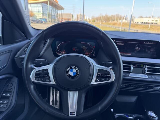 BMW 1-SERIE 118i Executive Edition | Sportline | 17inch lm velgen | Navigatie Professional | Led lampen