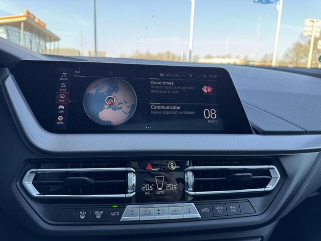 BMW 1-SERIE 118i Executive Edition | Sportline | 17inch lm velgen | Navigatie Professional | Led lampen