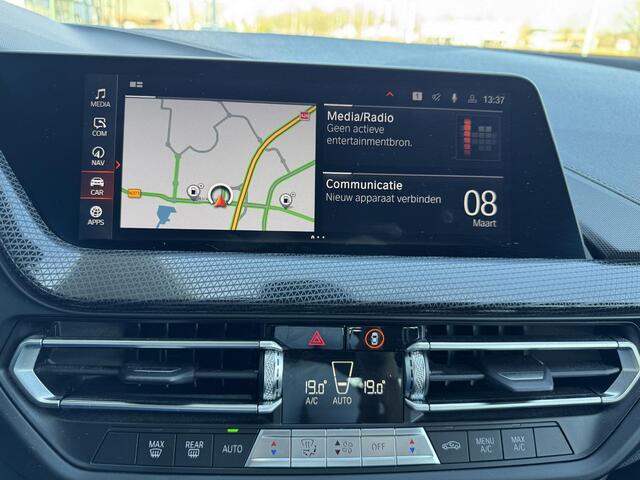 BMW 1-SERIE 118i Executive Edition | Sportline | 17inch lm velgen | Navigatie Professional | Led lampen