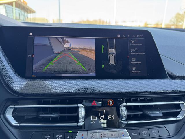 BMW 1-SERIE 118i Executive Edition | Sportline | 17inch lm velgen | Navigatie Professional | Led lampen