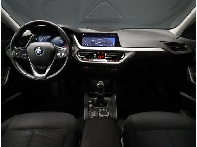 BMW 1-SERIE 116i Business Edition [DIGITAL DASH, CRUISE CONTROL, APPLE CARPLAY, PDC V+A, STUUR EN STOELVERWARMING, CLIMATE CONTROL, NAVIGATIE, NIEUWSTAAT]