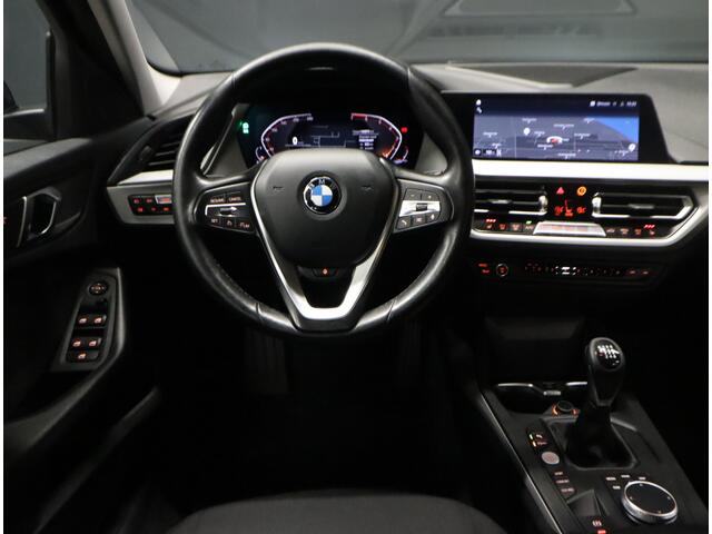 BMW 1-SERIE 116i Business Edition [DIGITAL DASH, CRUISE CONTROL, APPLE CARPLAY, PDC V+A, STUUR EN STOELVERWARMING, CLIMATE CONTROL, NAVIGATIE, NIEUWSTAAT]
