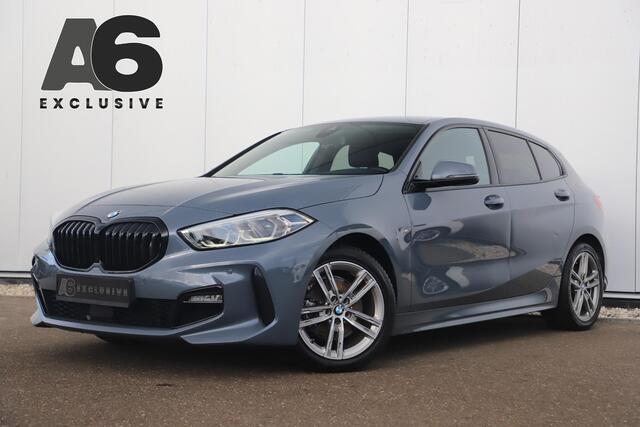 BMW 1-SERIE 118i M-Sport Automaat Half Leder Sportstoelen Black Optic Sfeerverlichting Full LED Getint Glas Draadloos Carplay Android Parkeersensor