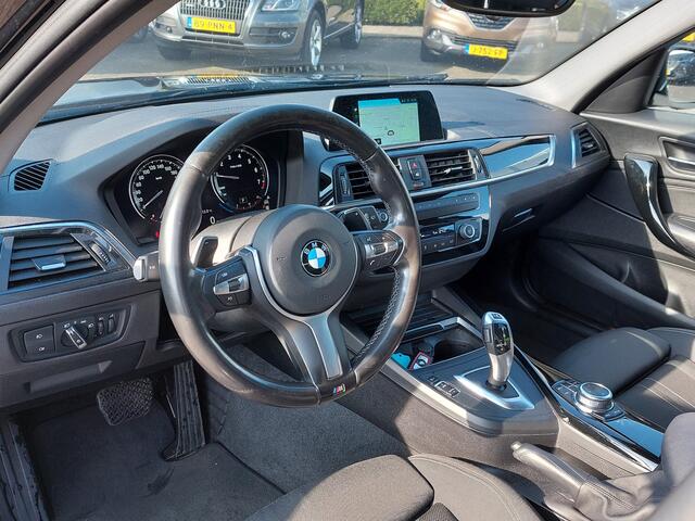 BMW 1-SERIE 118i 136pk Automaat Executive Sport-Line | Origineel NL | Navi | Clima | Cruise | Bluetooth Carkit+Streaming | Led Koplampen | Licht+Regensensor | Pdc | Mistlampen | Privacy Glass | 16''lm
