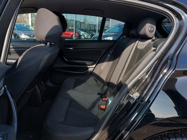 BMW 1-SERIE 118i 136pk Automaat Executive Sport-Line | Origineel NL | Navi | Clima | Cruise | Bluetooth Carkit+Streaming | Led Koplampen | Licht+Regensensor | Pdc | Mistlampen | Privacy Glass | 16''lm