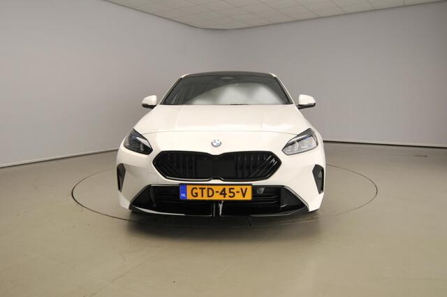 BMW 1-SERIE 5-deurs 120 | M-Sportpakket | LED | Navigatie | Elektr. zetels | Stoelverwarming | Keyles go | DAB | Harman-kardon sound | Alu 19 inch