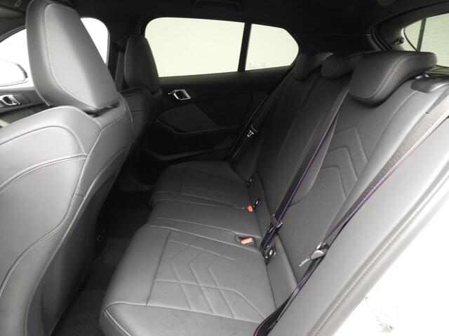 BMW 1-SERIE 5-deurs 120 | M-Sportpakket | LED | Navigatie | Elektr. zetels | Stoelverwarming | Keyles go | DAB | Harman-kardon sound | Alu 19 inch