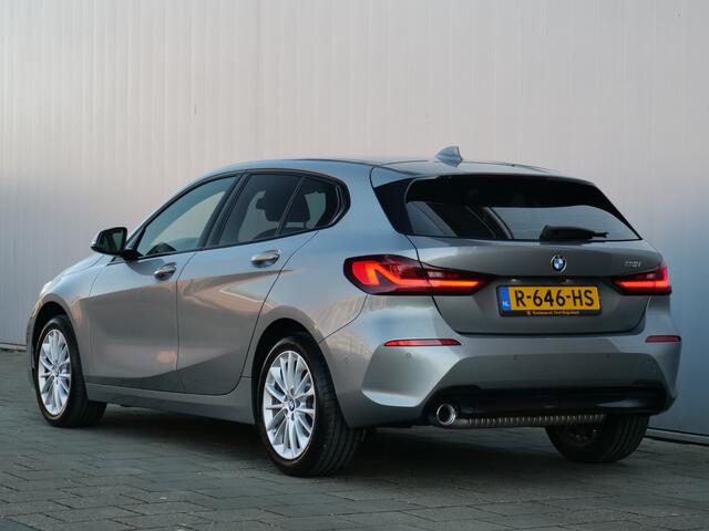 BMW 1-SERIE 118i 136pk Business Edition Automaat Navigatie / Camera / Apple Carplay / Sportline