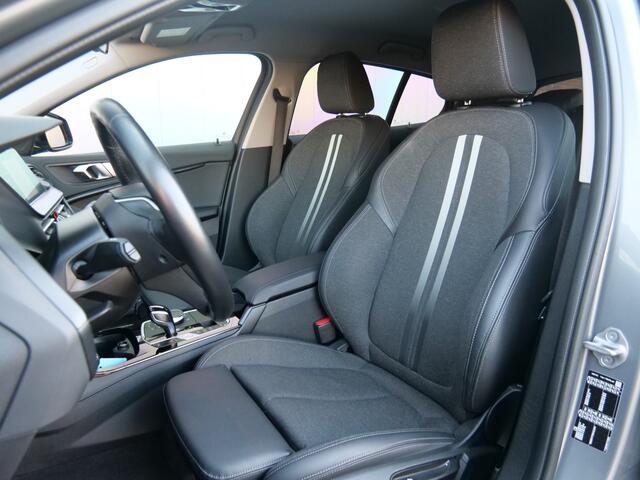 BMW 1-SERIE 118i 136pk Business Edition Automaat Navigatie / Camera / Apple Carplay / Sportline