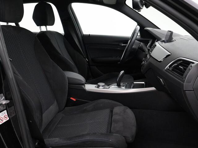 BMW 1-SERIE 118i AUT8 5-DEURS M-SPORT INTERIEUR + EXTERIEUR | NAVI PROFESSIONAL | CAMERA | STOELVERW.