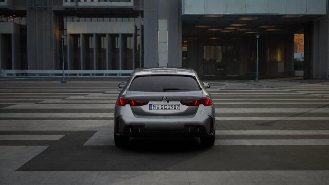 BMW 1-SERIE 120 M Sport Automaat / Parking Assistant / Driving Assistant / Extra getint glas achter