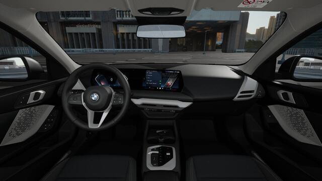 BMW 1-SERIE 120 M Sport Automaat / Parking Assistant / Driving Assistant / Extra getint glas achter