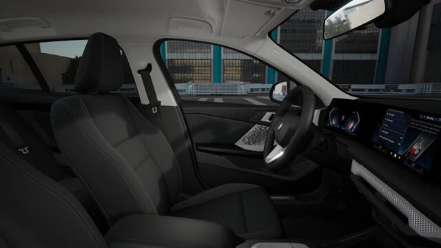BMW 1-SERIE 120 M Sport Automaat / Parking Assistant / Driving Assistant / Extra getint glas achter