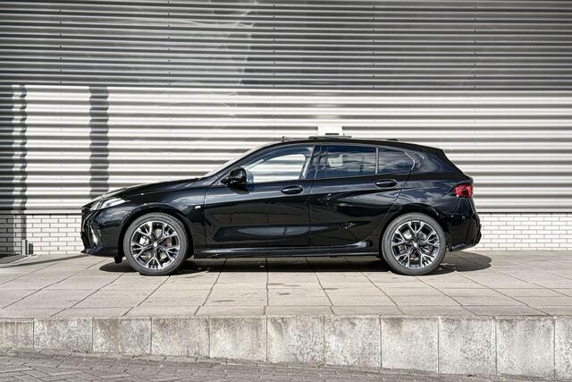 BMW 1-SERIE 120 M Sport Design Edition / Glazen panoramadak / Elektrisch verwarmde voorstoelen