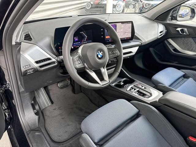 BMW 1-SERIE 120 M Sport Design Edition / Glazen panoramadak / Elektrisch verwarmde voorstoelen