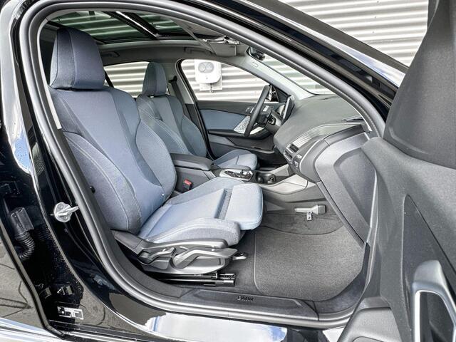 BMW 1-SERIE 120 M Sport Design Edition / Glazen panoramadak / Elektrisch verwarmde voorstoelen