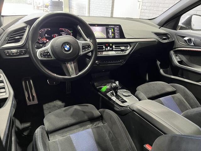 BMW 1-SERIE 118i | M-Sport | Automaat | Panoramadak | Head-Up | Stoelverwarming | Apple Carplay | Camera