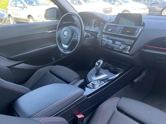 BMW 1-SERIE 120i 184PK Automaat 3Drs. Sport Executive / Airco-ecc. / Cruise-ctr. / Navigatie / Lm velgen / Trekhaak afn. / Apk feb-2026