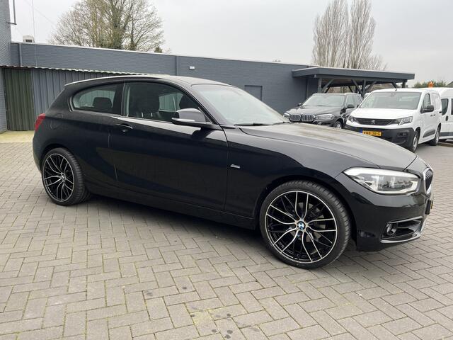 BMW 1-SERIE 120i 184PK Automaat 3Drs. Sport Executive / Airco-ecc. / Cruise-ctr. / Navigatie / Lm velgen / Trekhaak afn. / Apk feb-2026