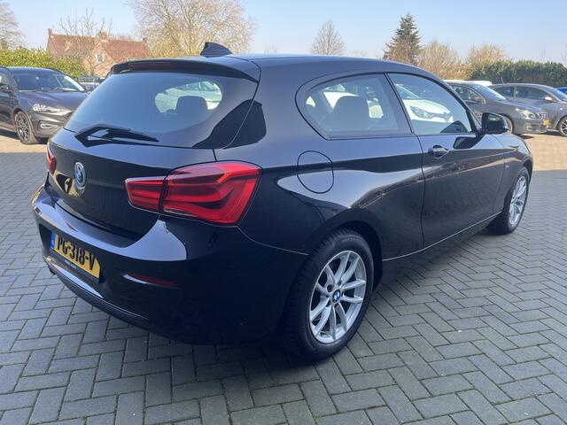 BMW 1-SERIE 120i 184PK Automaat 3Drs. Sport Executive / Airco-ecc. / Cruise-ctr. / Navigatie / Lm velgen / Trekhaak afn. / Apk feb-2026