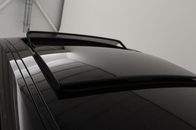 BMW 1-SERIE 118i Sport Line | Panoramadak | Carplay | Live Cockpit | Half leder | Navigatie | DAB | Climate control | PDC | Full LED | Cruise control