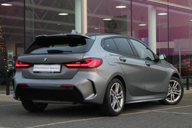 BMW 1-SERIE 118i High Executive M Sport Automaat / Panoramadak / Sportstoelen / Stoelverwarming / Adaptieve LED / Parking Assistant / Head-Up / Harman Kardon / Live Cockpit Professional