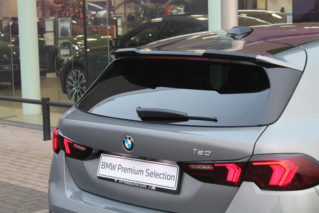 BMW 1-SERIE 120 High Executive M Sport Automaat / Panoramadak / M Adaptief onderstel / Sportstoelen / Stoelverwarming / Head-Up / Adaptieve LED / Parking Assistant Plus